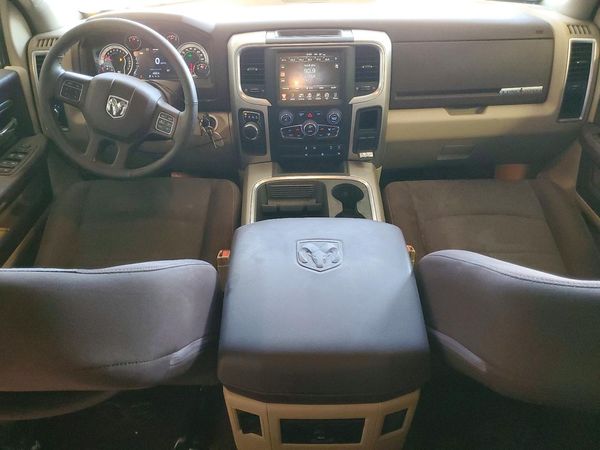 2016 RAM 1500 SLT CREW CAB 4X2