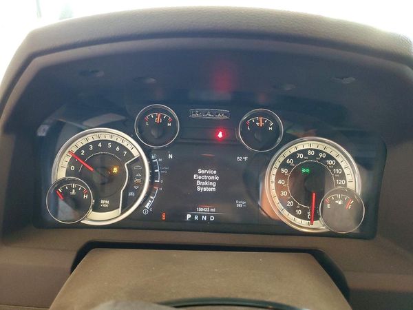 2016 RAM 1500 SLT CREW CAB 4X2