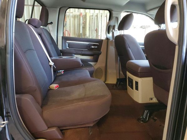 2016 RAM 1500 SLT CREW CAB 4X2