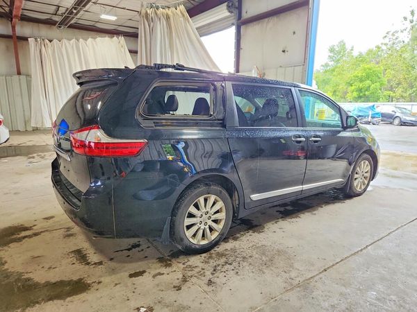 2015 TOYOTA SIENNA
