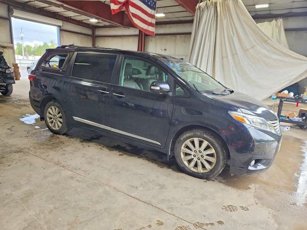 2015 TOYOTA SIENNA