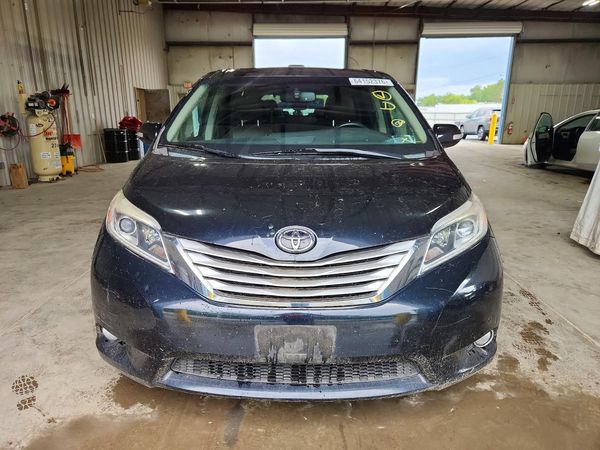 2015 TOYOTA SIENNA