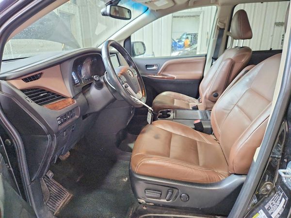 2015 TOYOTA SIENNA