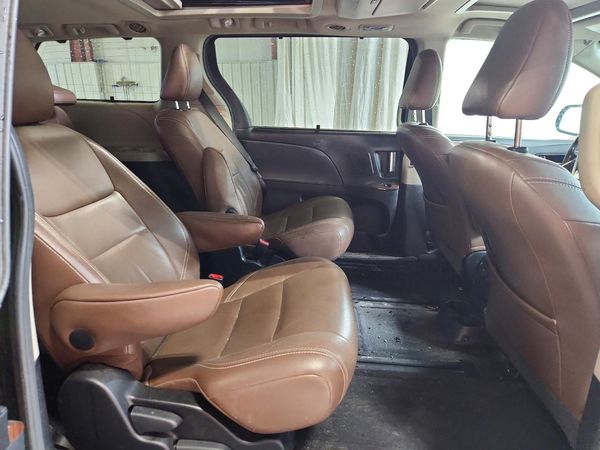 2015 TOYOTA SIENNA