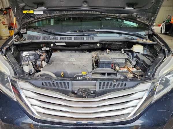 2015 TOYOTA SIENNA