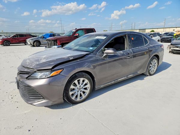 2018 TOYOTA CAMRY L/LE/SE/XLE — Front 3/4