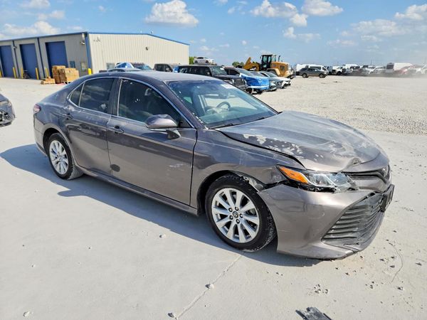 2018 TOYOTA CAMRY L/LE/SE/XLE — Passenger 3/4