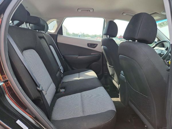 2021 HYUNDAI KONA SE