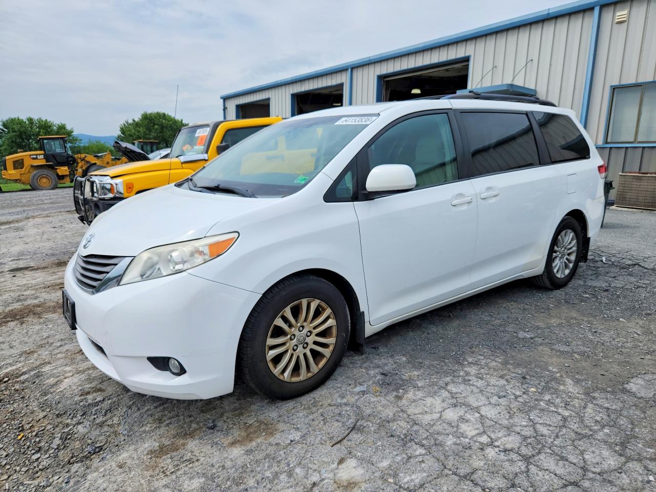 2014 TOYOTA SIENNA