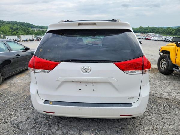 2014 TOYOTA SIENNA