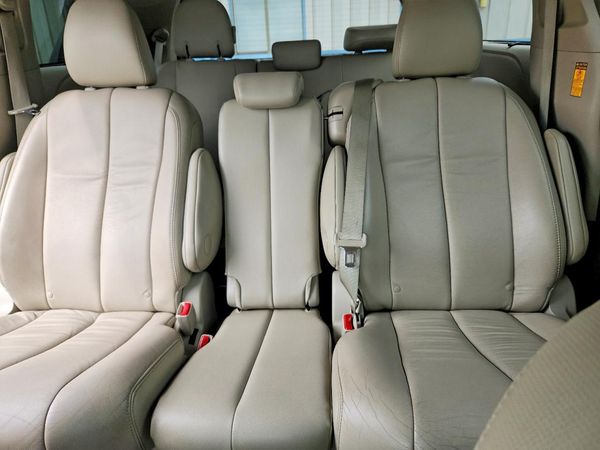 2014 TOYOTA SIENNA