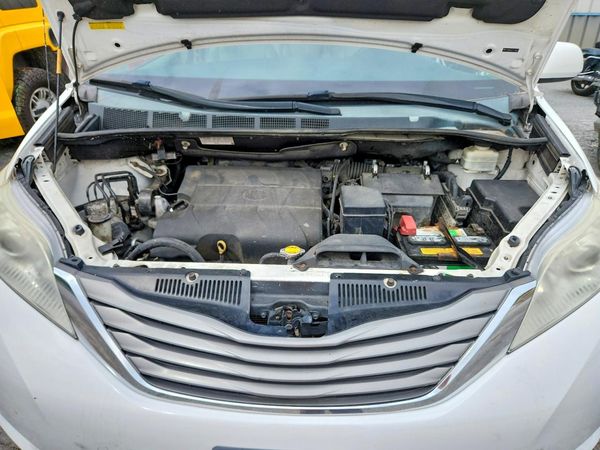 2014 TOYOTA SIENNA