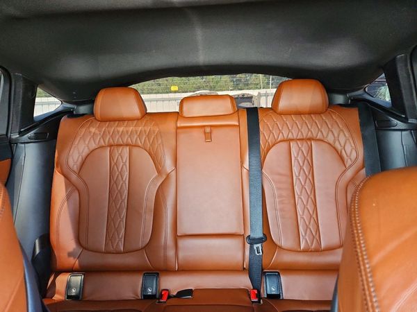 2021 BMW X6 M50i