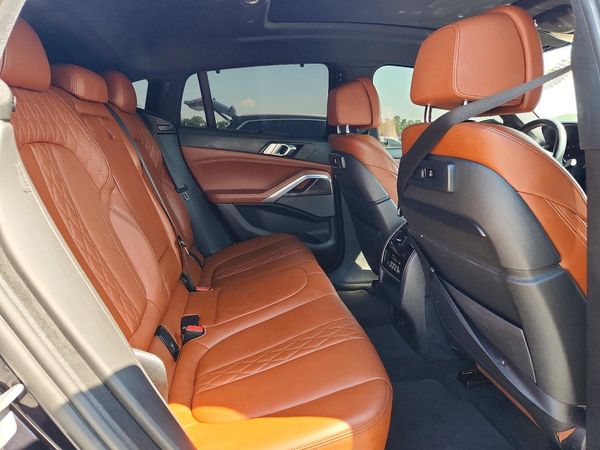 2021 BMW X6 M50i