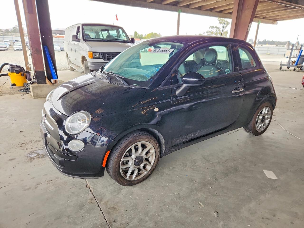 2015 FIAT 500 Pop — Front 3/4