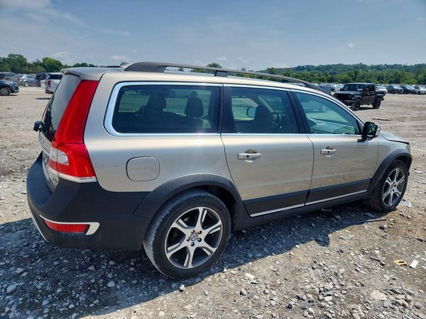 2015 VOLVO XC70 Platinum (non R design)