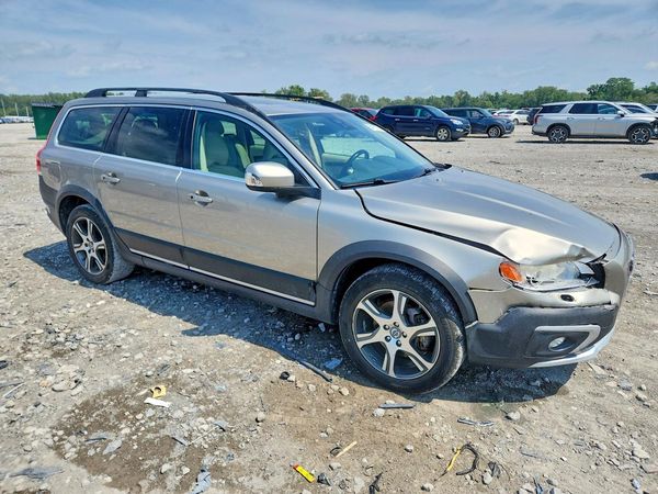 2015 VOLVO XC70 Platinum (non R design)