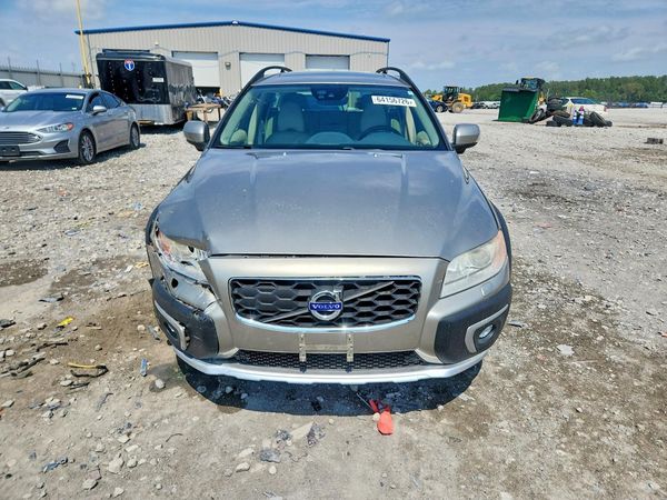 2015 VOLVO XC70 Platinum (non R design)