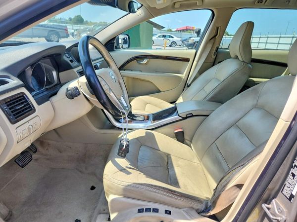 2015 VOLVO XC70 Platinum (non R design)
