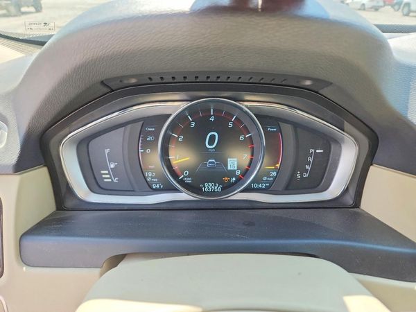 2015 VOLVO XC70 Platinum (non R design)