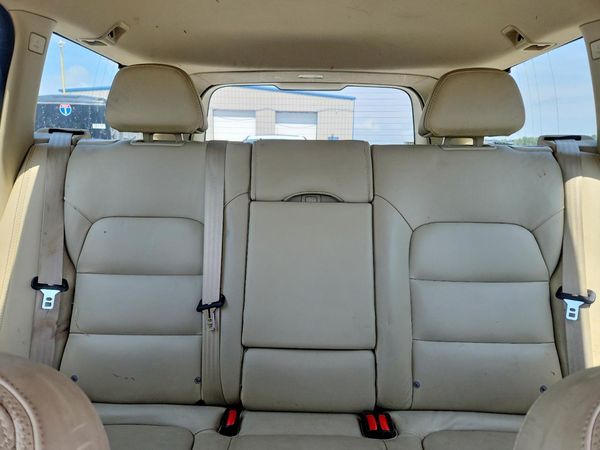 2015 VOLVO XC70 Platinum (non R design)