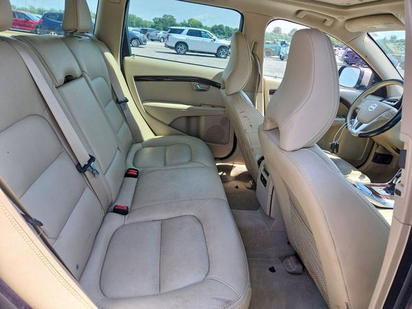 2015 VOLVO XC70 Platinum (non R design)