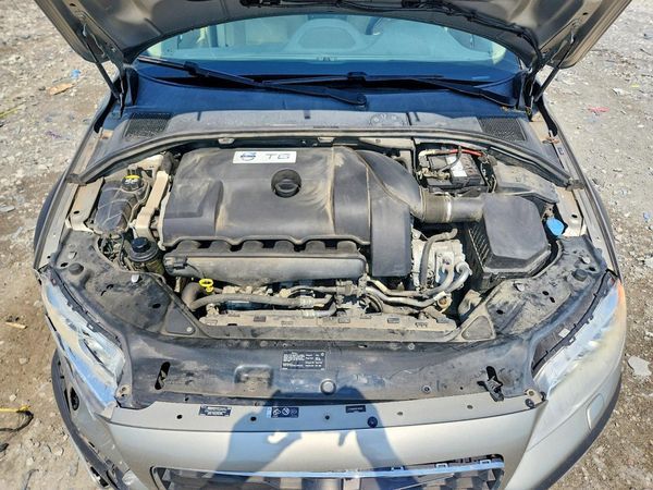 2015 VOLVO XC70 Platinum (non R design)