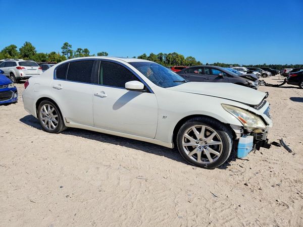 2015 INFINITI Q40