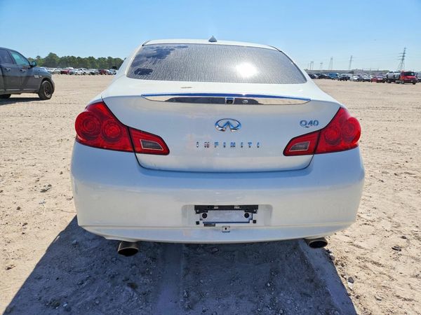 2015 INFINITI Q40