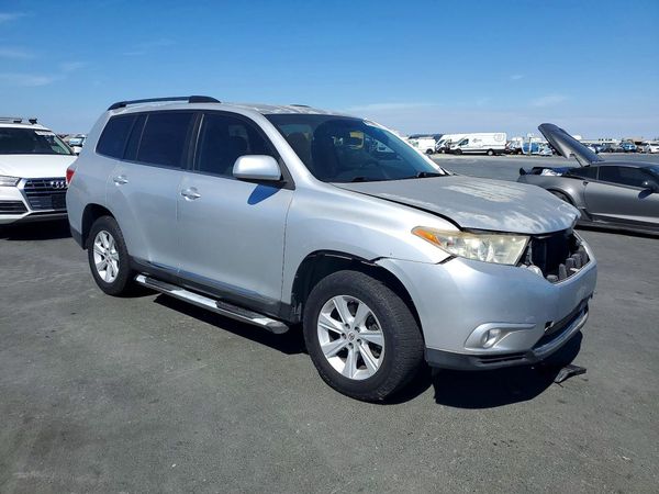2012 TOYOTA HIGHLANDER Base/Hybrid — Passenger 3/4