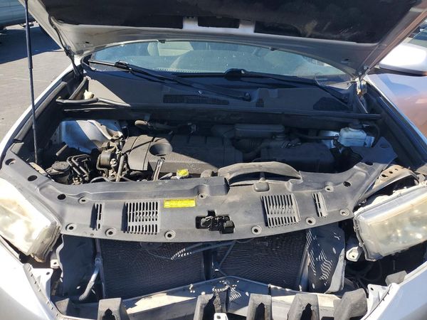 2012 TOYOTA HIGHLANDER Base/Hybrid — Engine bay