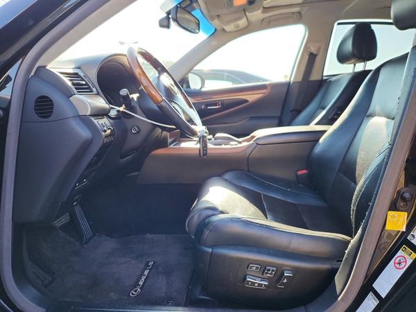 2013 LEXUS LS 460