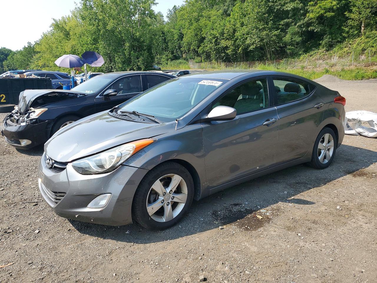 2013 HYUNDAI ELANTRA — Front 3/4