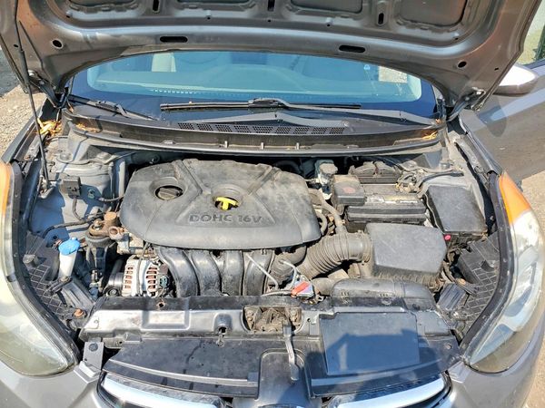 2013 HYUNDAI ELANTRA — Engine bay