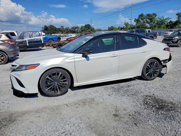 2018 TOYOTA CAMRY