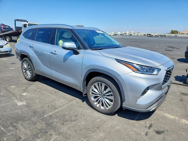 2024 TOYOTA HIGHLANDER Platinum