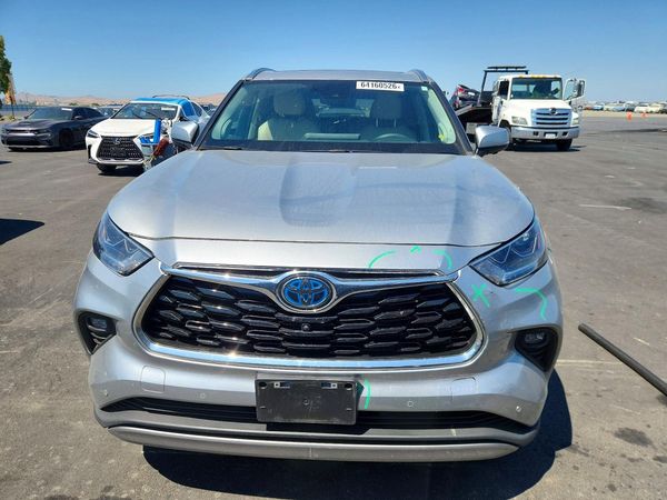 2024 TOYOTA HIGHLANDER Platinum