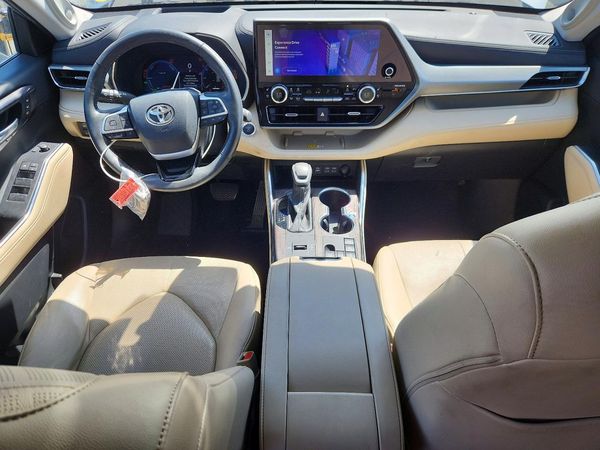 2024 TOYOTA HIGHLANDER Platinum
