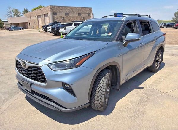 2022 TOYOTA HIGHLANDER XLE