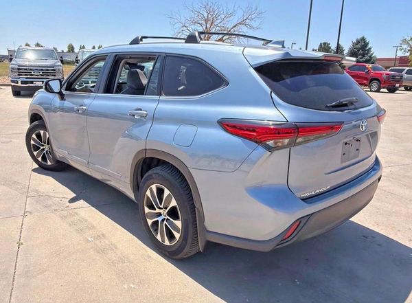 2022 TOYOTA HIGHLANDER XLE