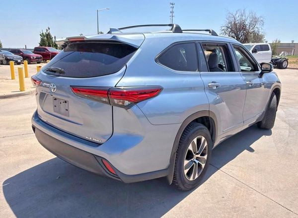 2022 TOYOTA HIGHLANDER XLE