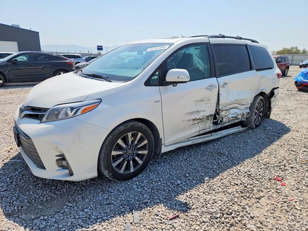 2018 TOYOTA SIENNA