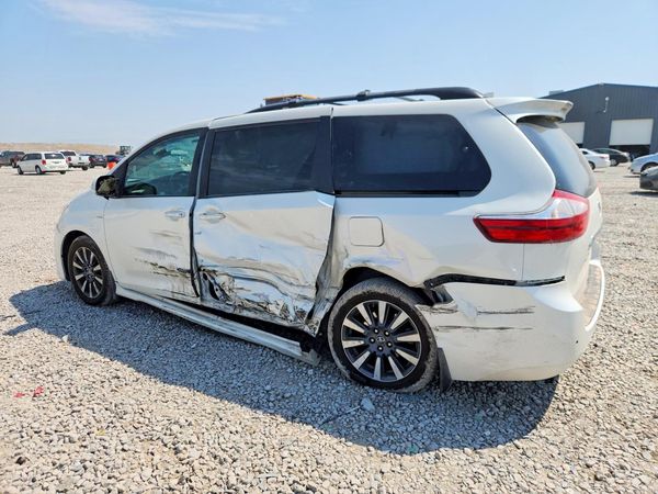 2018 TOYOTA SIENNA