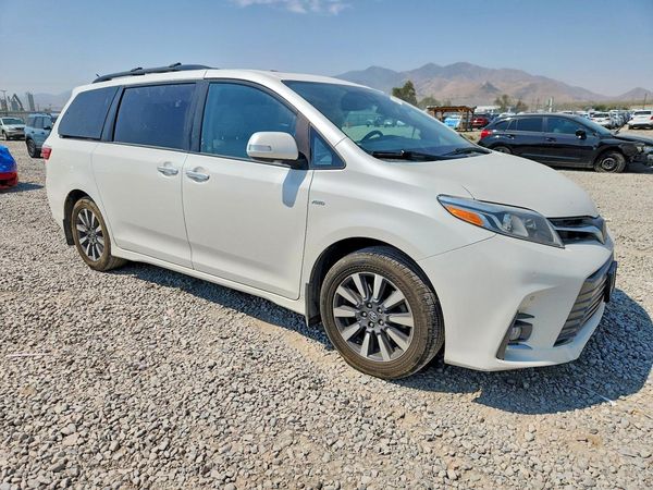 2018 TOYOTA SIENNA