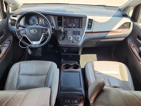 2018 TOYOTA SIENNA