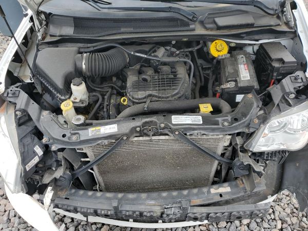 2015 DODGE CARAVAN SE — Engine bay