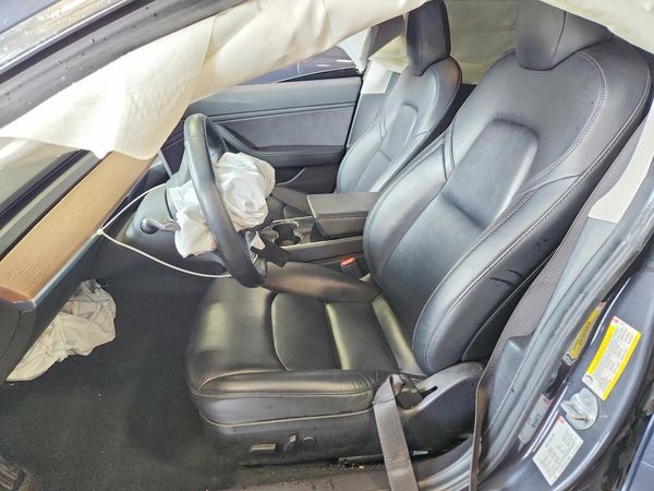 2018 TESLA MODEL 3 — DENT