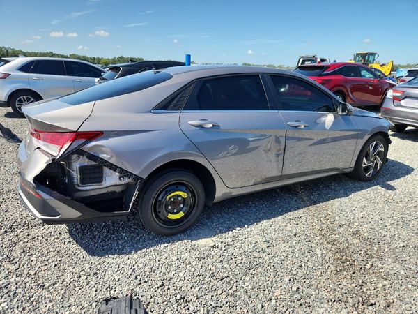 2024 HYUNDAI ELANTRA