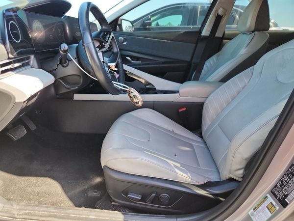 2024 HYUNDAI ELANTRA