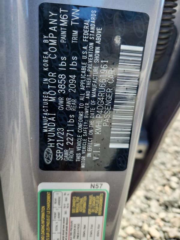 2024 HYUNDAI ELANTRA